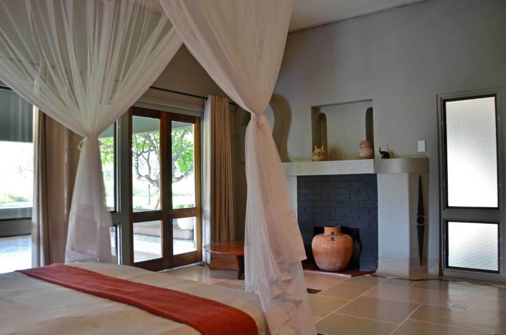Tingala Lodge - Bed In The Bush Phalaborwa Room photo